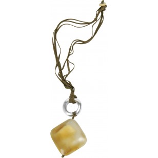 Collar cuadrado beige